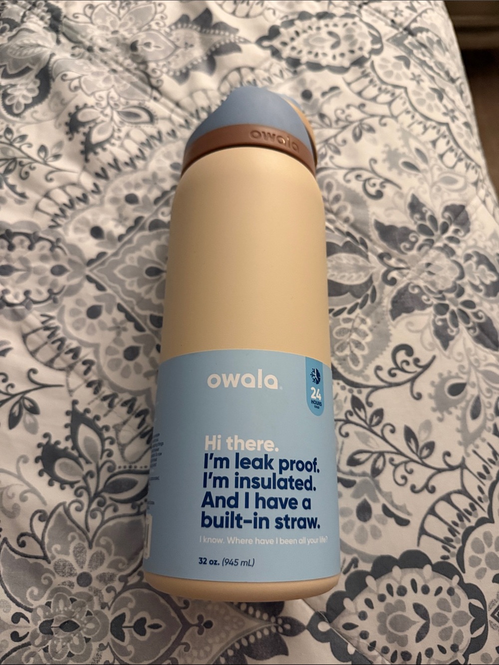 Owala 32 oz Cream and Light Blue Insulated Water Bottle with Straw